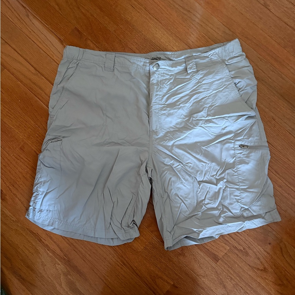 *EUC* Columbia Men's Omni-shade Cargo Shorts